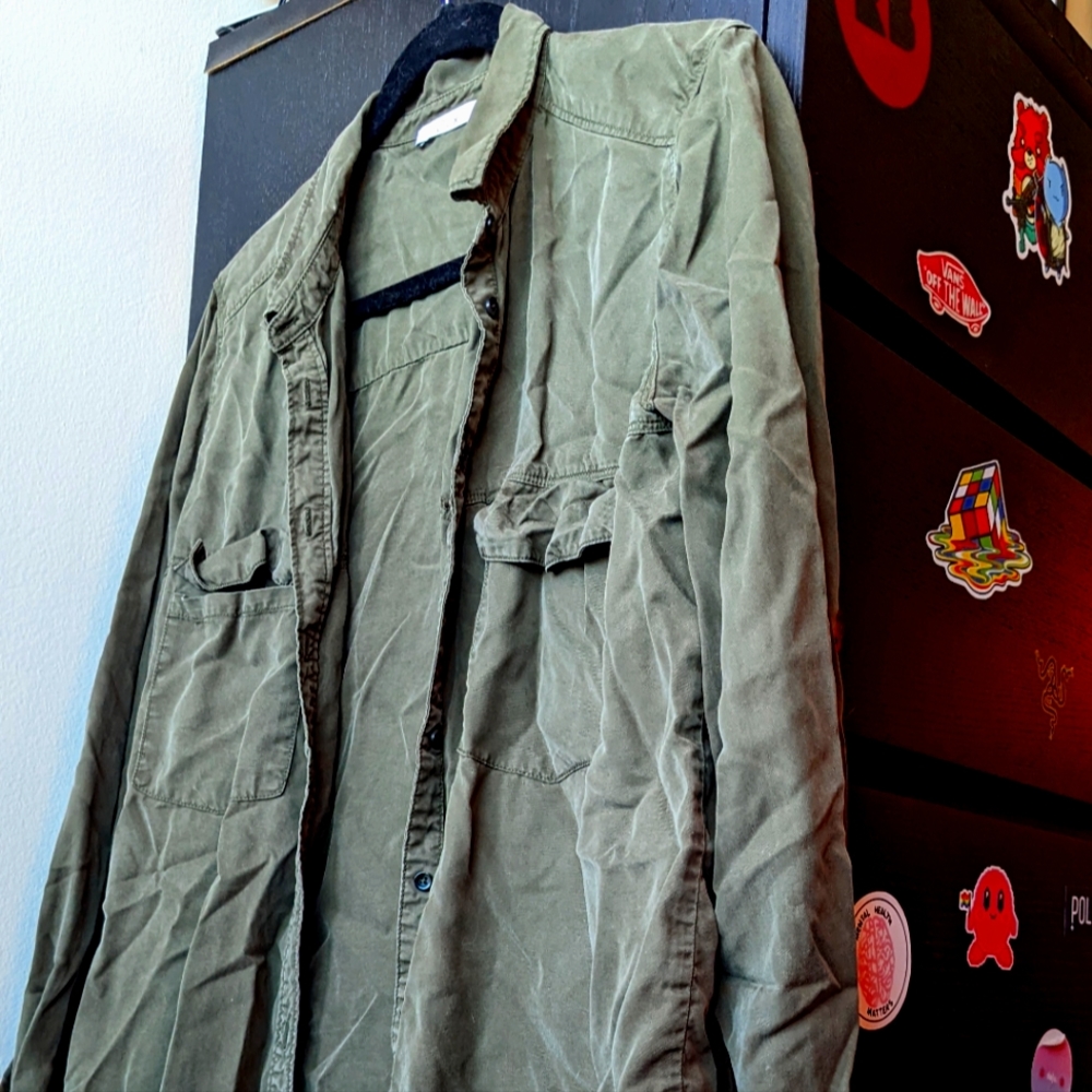 ✨2/$40✨ DEX khaki green long sleeve button-down shirt